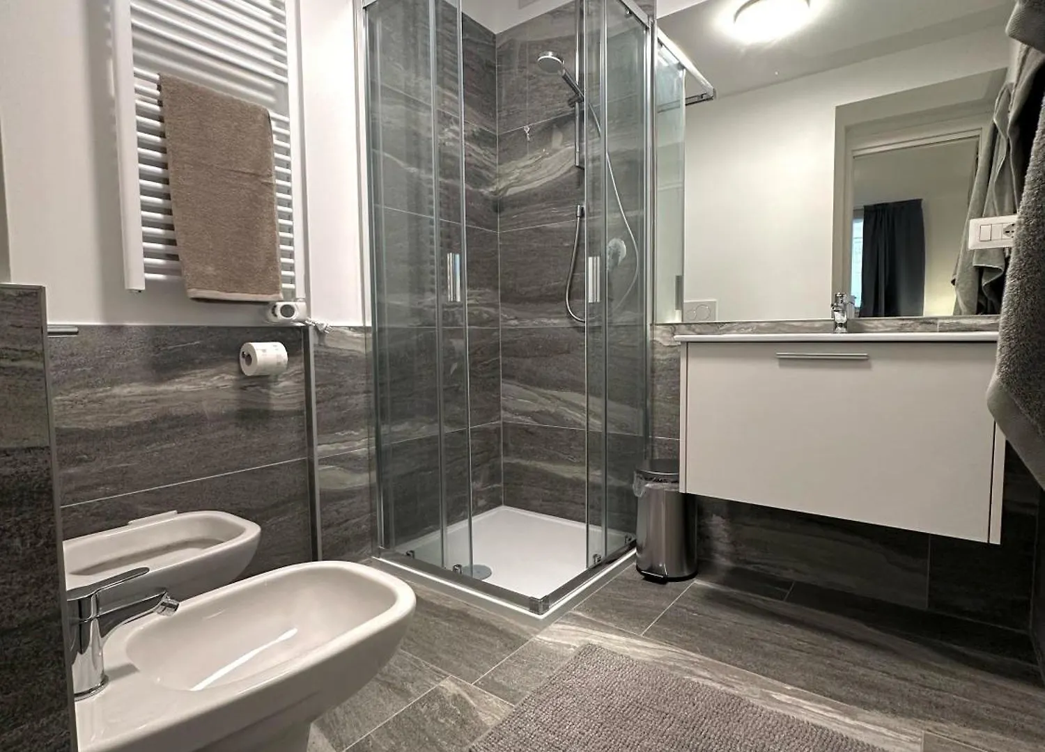 Essential Apartment Sesto San Giovanni Italy